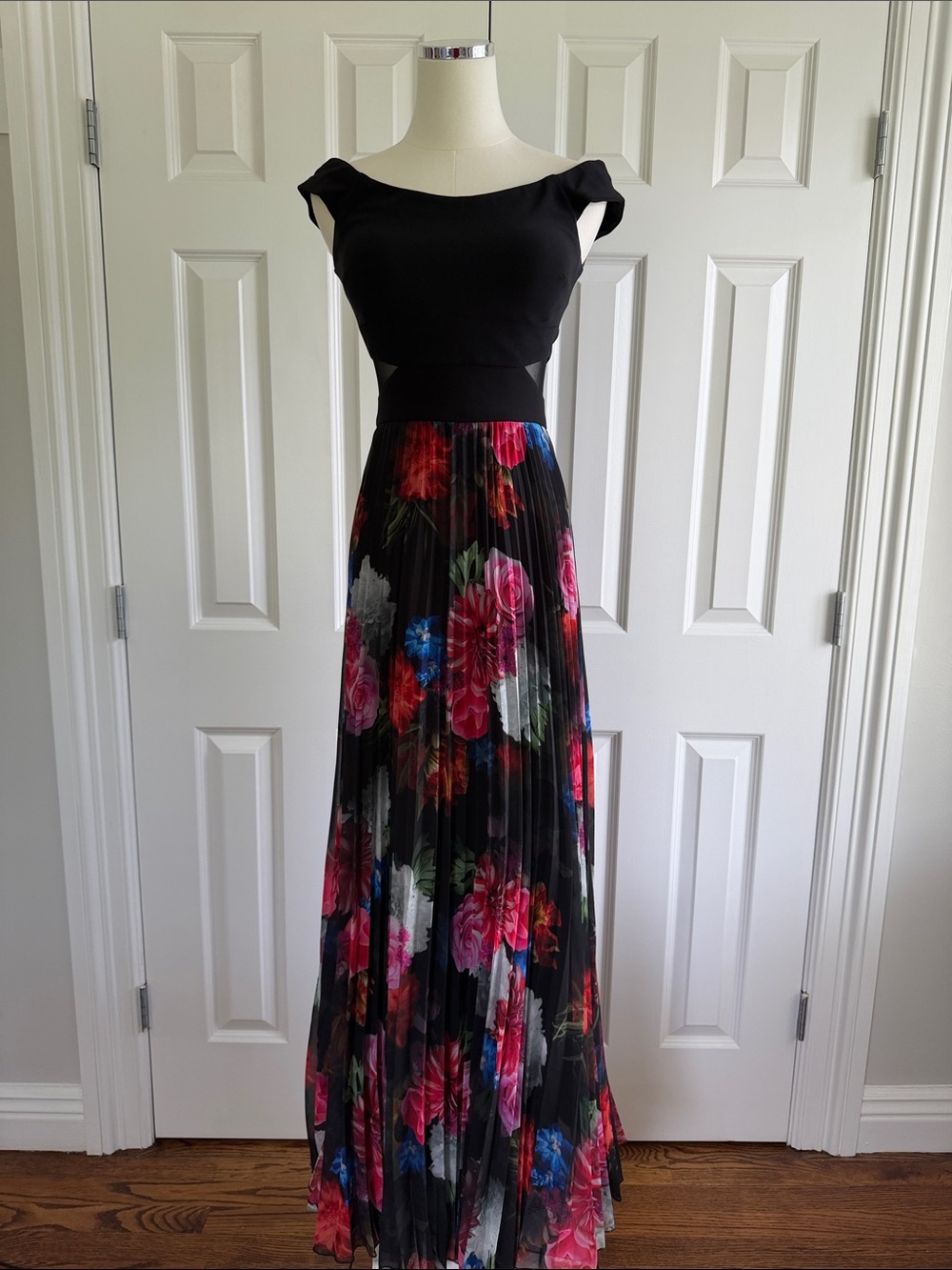 Aqua Black Bodice Off the Shoulder Floral Pleated Cap Sleeves Maxi Dress Size 2